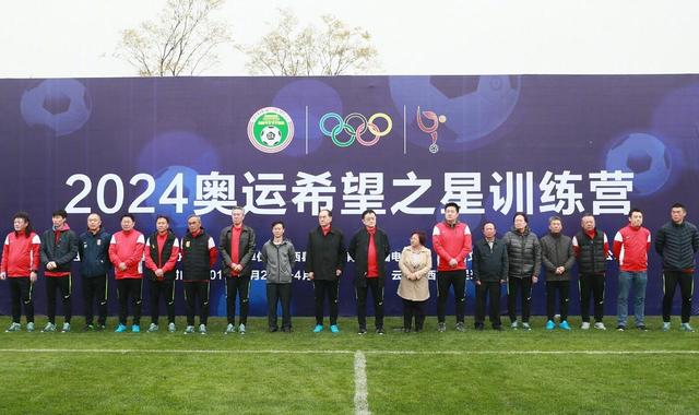 ”德甲13轮战罢，勒沃库森积35分领跑，拜仁少赛一场积32分排名第2。
